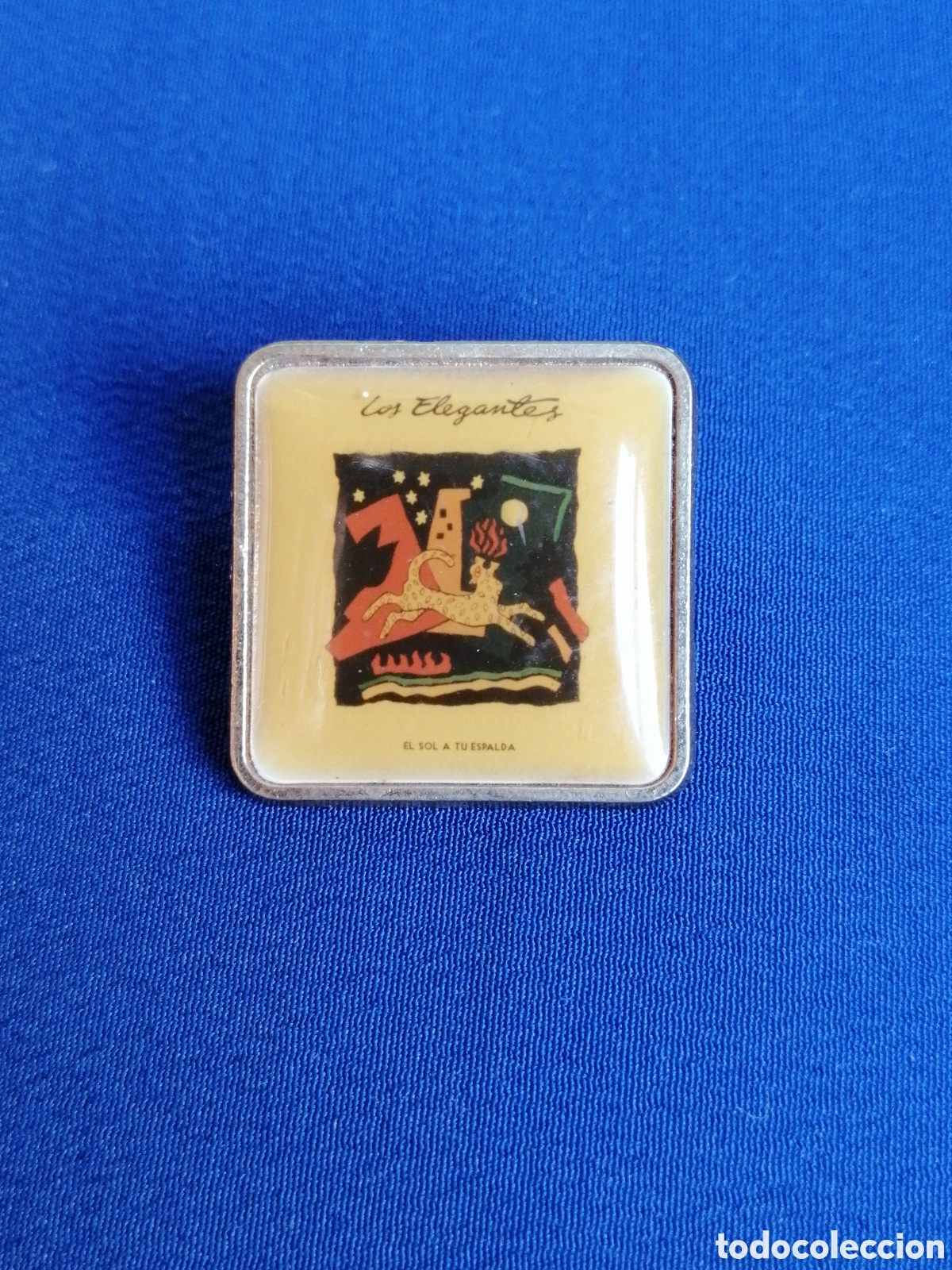 Sammlung von Pins: LOS ELEGANTES - GRUPO MUSICAL ESPA&Ntilde;OL - PROMOCI&Oacute;N DISCO EL SOL A TU ESPALDA - MOVIDA MADRILE&Ntilde;A PIN