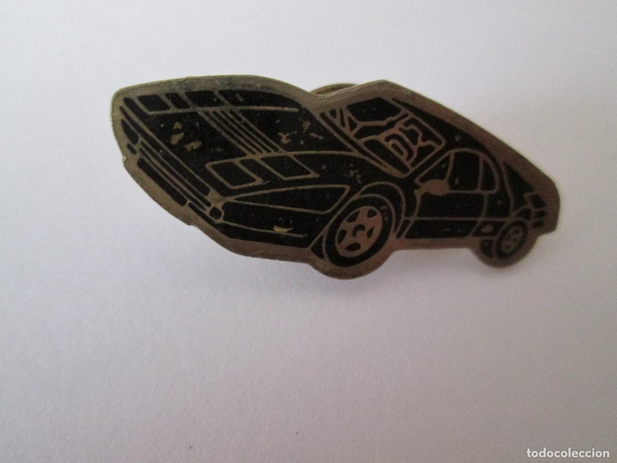 Pins de colecci&oacute;n: PIN AUTOMOVIL - NEGRO Y DORADO - Foto 1