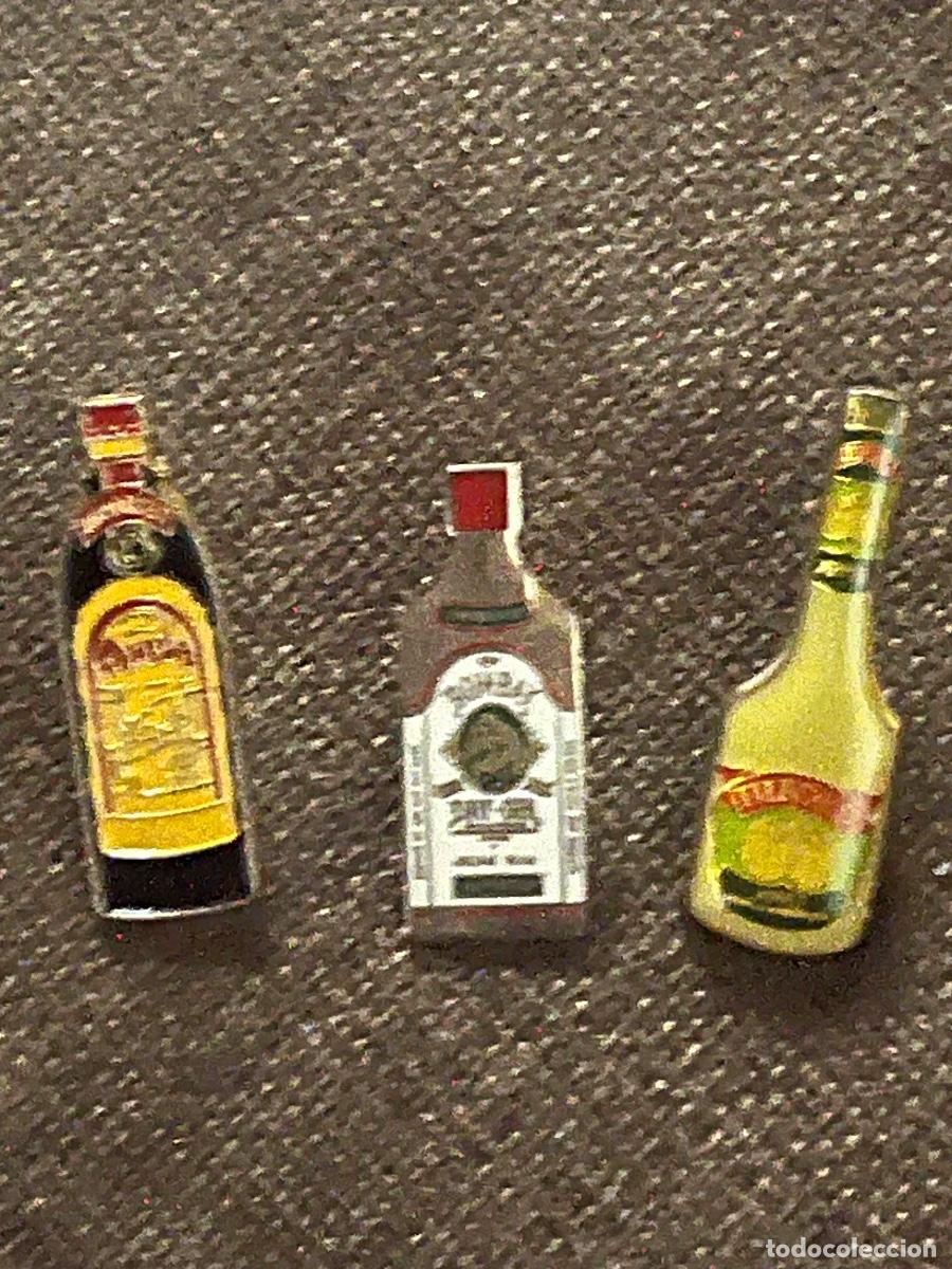 Pins de cole&ccedil;&atilde;o: 5 Pins Carreta TILFORD + botellas bebidas alcoh&oacute;licas + letras Jonnie Walker