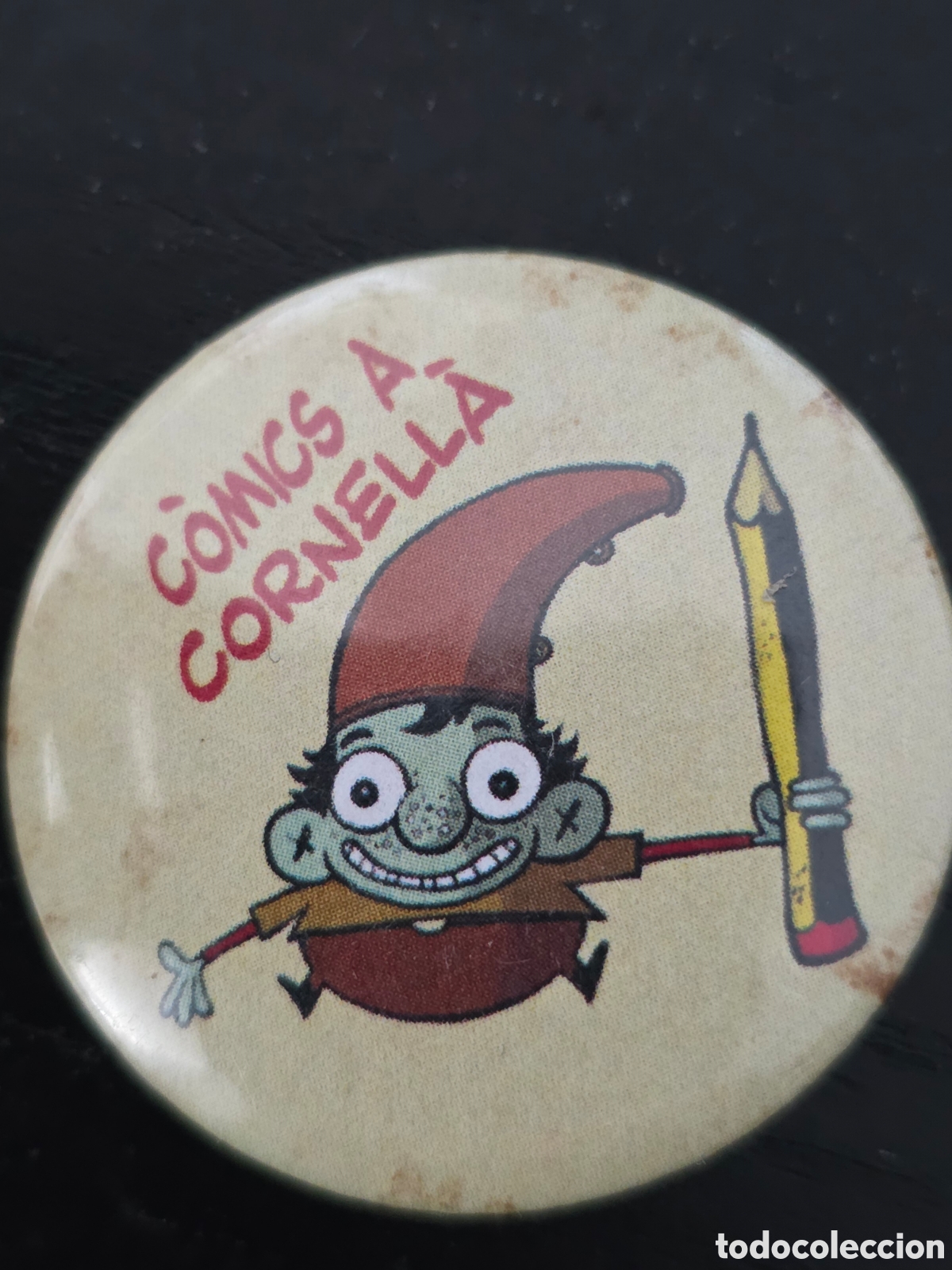 Collection pins: VIEJA CHAPA 35mm COMICS A CORNELLA