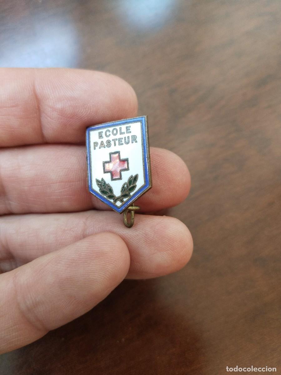 Pins de colecci&oacute;n: Insignia de alfiler Ecole Pasteur. Esmaltada. - Foto 2