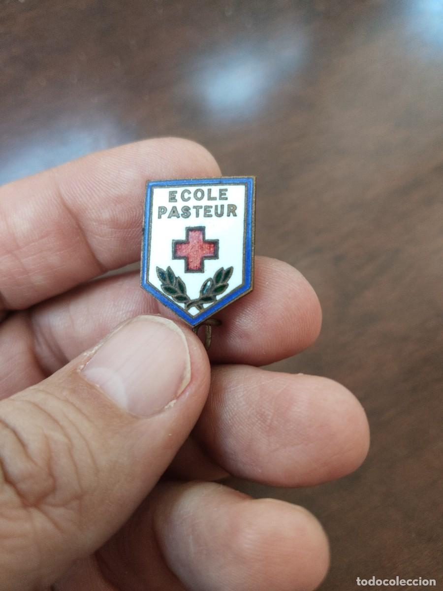 Pins de colecci&oacute;n: Insignia de alfiler Ecole Pasteur. Esmaltada. - Foto 1