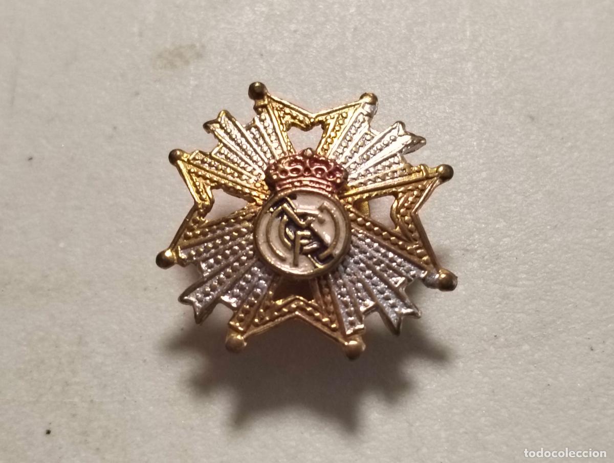 Pin's de collection: ANTIGUA INSIGNIA DE SOLAPA REAL MADRID, CRUZ RADIADA, A&Ntilde;OS 60, DIAMETRO 23 MM