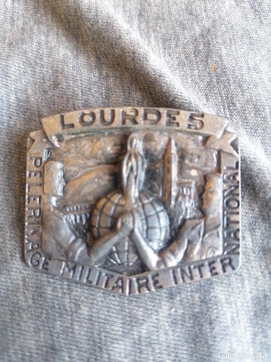 Pins de colecci&oacute;n: Pin tipo insignia tipo imperdible Lourdes peregrinaje militar internacional