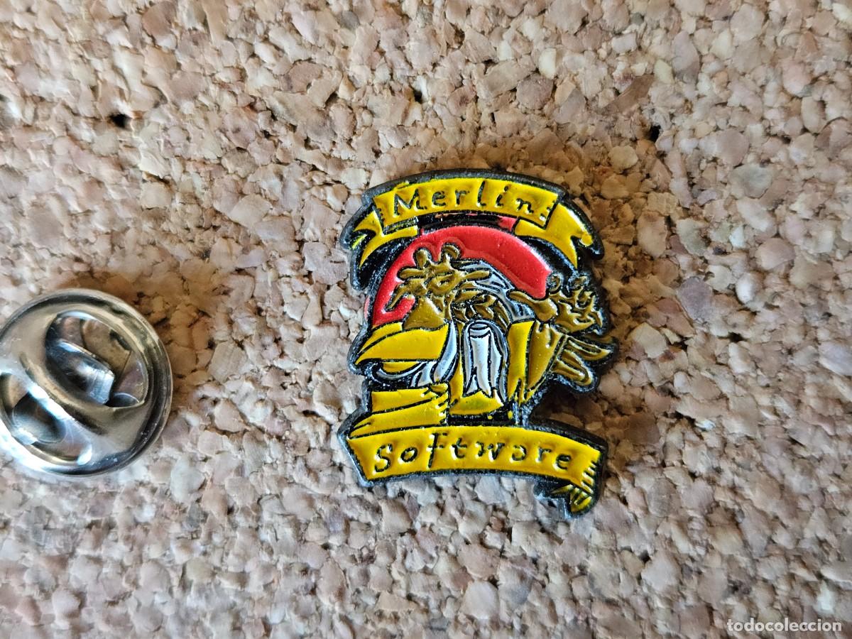 Pins de colecci&oacute;n: Pin Merlin software desarrolladora de videojuegos 80s spectrum atari msx video game developer pins