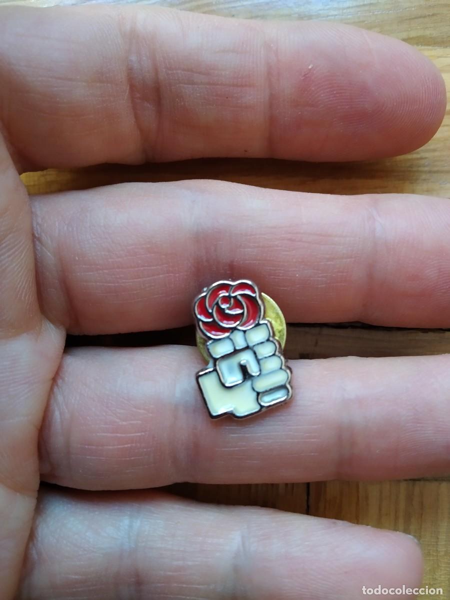Collection pins: PIN PSOE ROSA MANO PARTIDO POL&Iacute;TICO SOCIALISTA OBRERO ESPA&Ntilde;OL