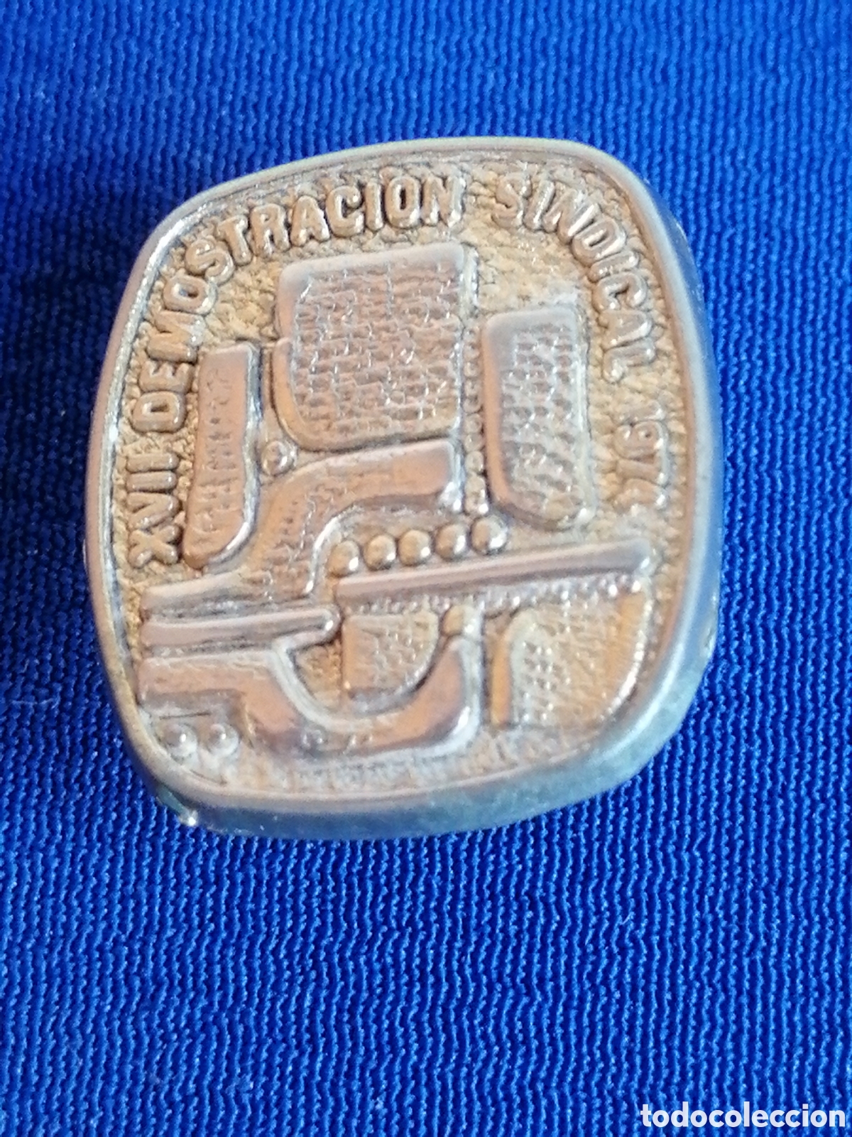Pins de colecci&oacute;n: XVII DEMOSTRACI&Oacute;N SINDICAL A&Ntilde;O 1974 &Eacute;POCA FRANQUISTA INSIGNIA DE OJAL