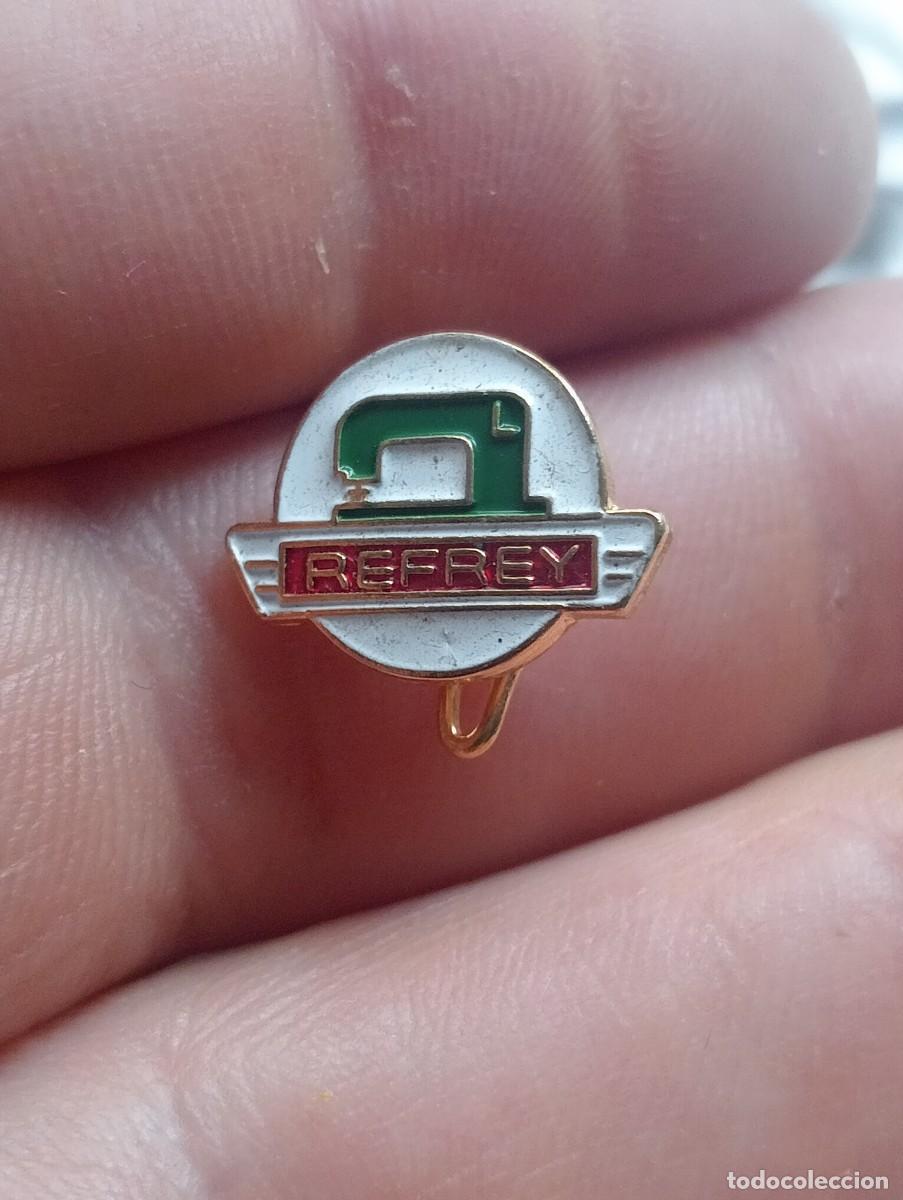 Pin's de collection: INSIGNIA MAQUINAS DE COSER REFREY PINS SOLAPA