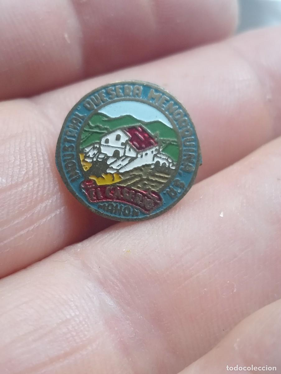 Pins de colecci&oacute;n: INSIGNIA INDUSTRIAL QUESERA MENORQUINA EL CASER&Iacute;O MAH&Oacute;N PINS SOLAPA