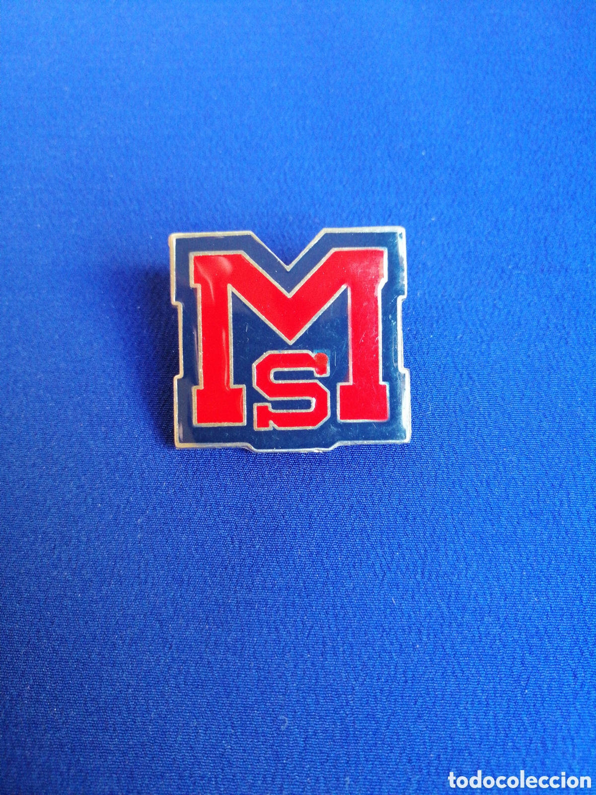 Collection pins: UNIVERSIDAD MICHIGAN MISSIPI PIN