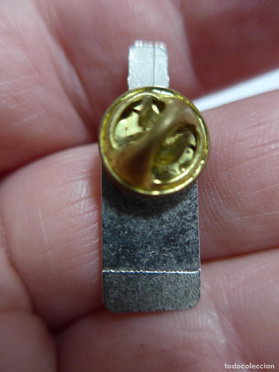 Pins de colecci&oacute;n: PIN BOTELLA DE GILBEYS GIN - Foto 4