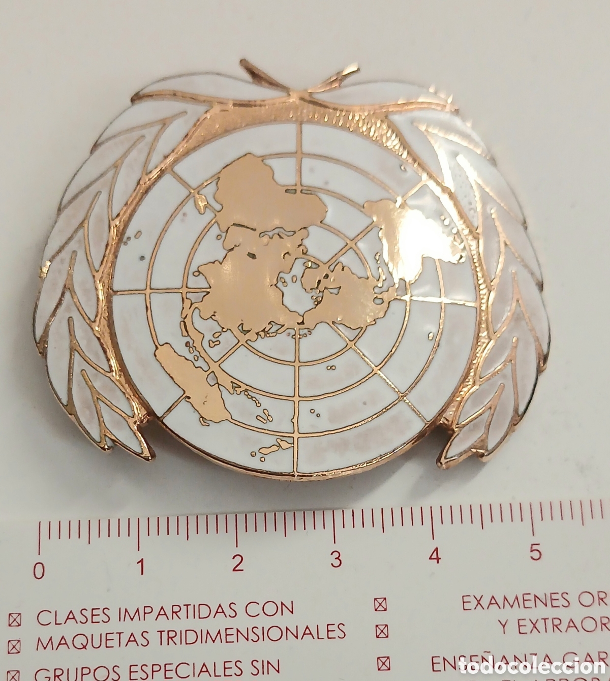 Pins de colecci&oacute;n: Insignia Broche Oficial ONU Naciones Unidas - Metal Dorado y Esmalte Vintage (IKS)
