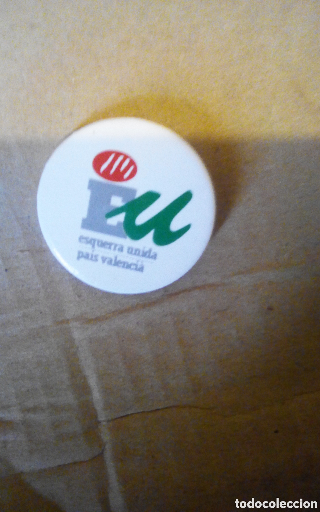 Pins de colecci&oacute;n: EU. Esquerra Unida Pa&iacute;s Valenci&aacute;. Pin chapa con imperdible. Mide 35 mm.