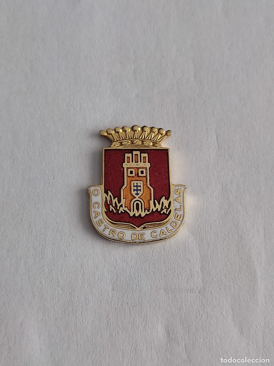 Pins de colecci&oacute;n: PIN ESCUDO HERALDICO DE O CASTRO DE CALDELAS (ORENSE)