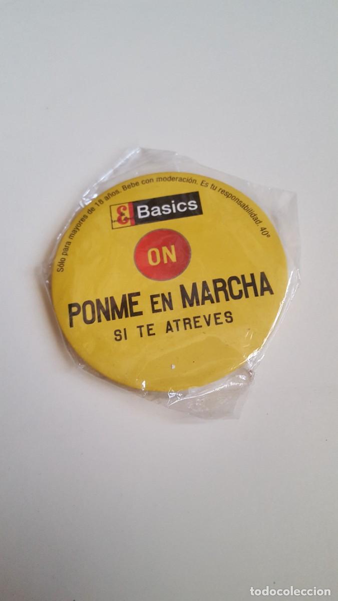 Pins de colecci&oacute;n: Pin de chapa/bot&oacute;n con imperdible/alfiler/aguja/broche. Whisky J&B. Ponme en marcha...