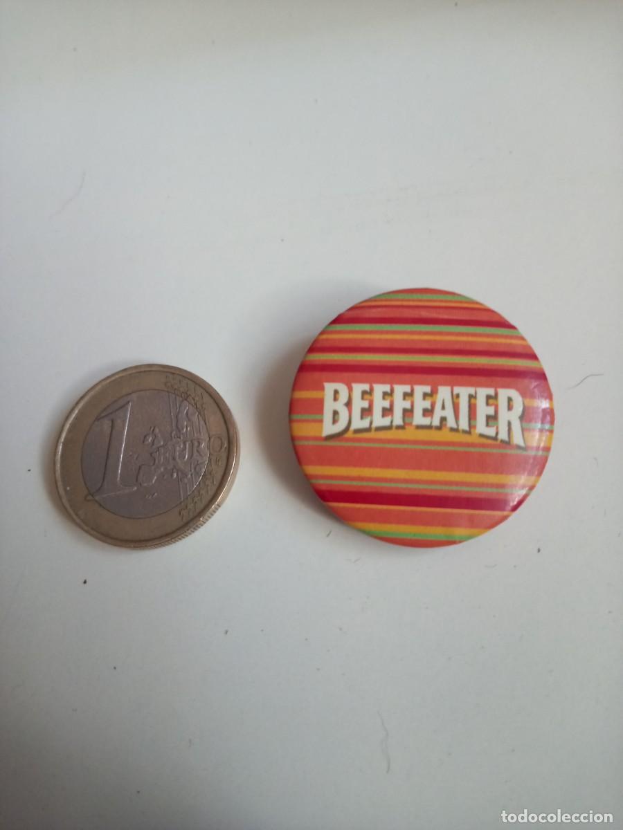 Pins de colecci&oacute;n: Pin de chapa/bot&oacute;n con imperdible/alfiler/aguja/broche. Ginebra Beefeater.