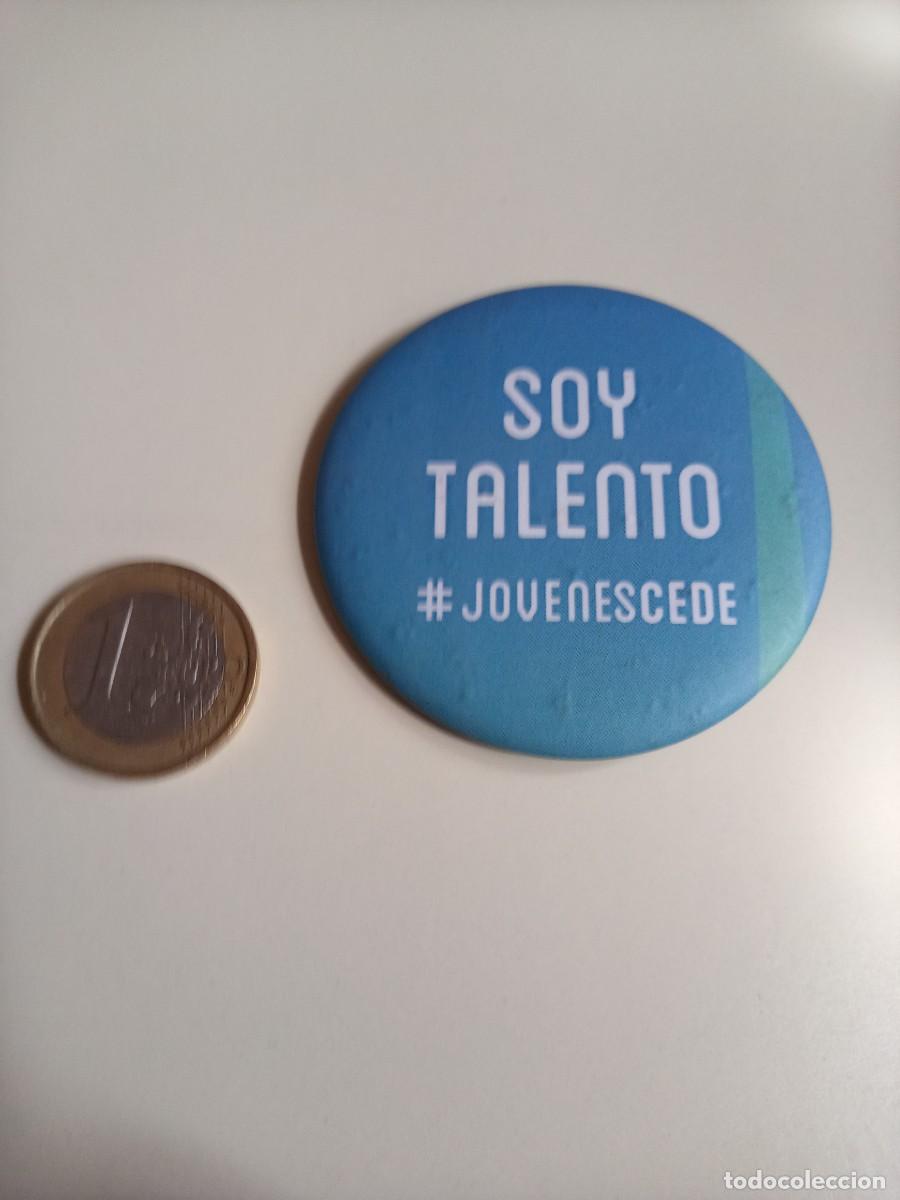 Pins de colecci&oacute;n: Pin de chapa/bot&oacute;n con imperdible/alfiler/aguja/broche. Soy talento # j&oacute;venes cede