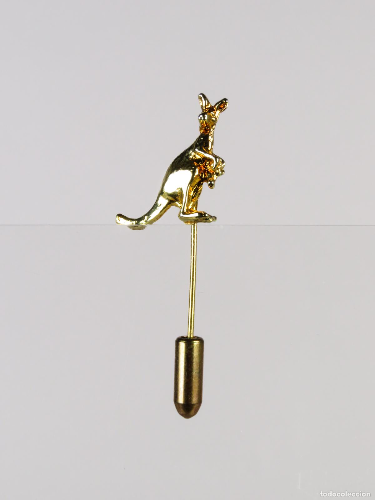 Pins de colecci&oacute;n: Alfiler corbata solapa canguro metal dorado segunda mitad S XX