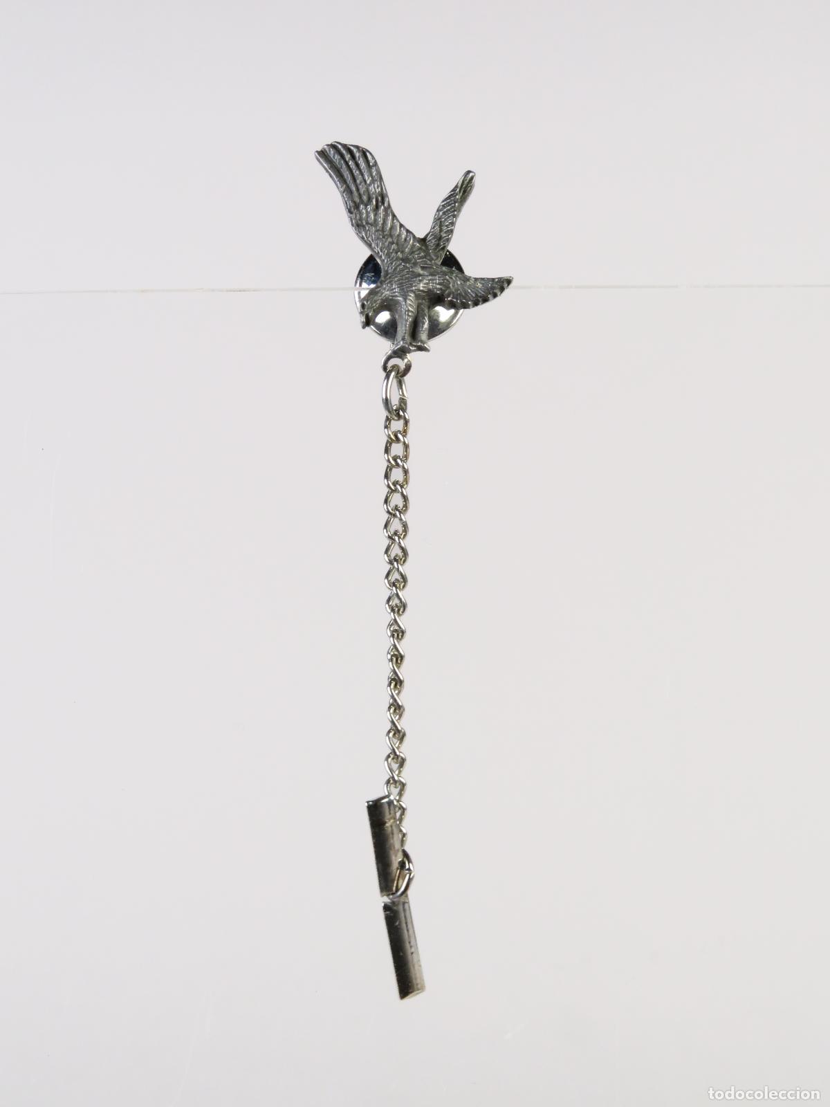 Pins de colecci&oacute;n: Pin solapa &aacute;guila relieve metal plateado segunda mitad S XX