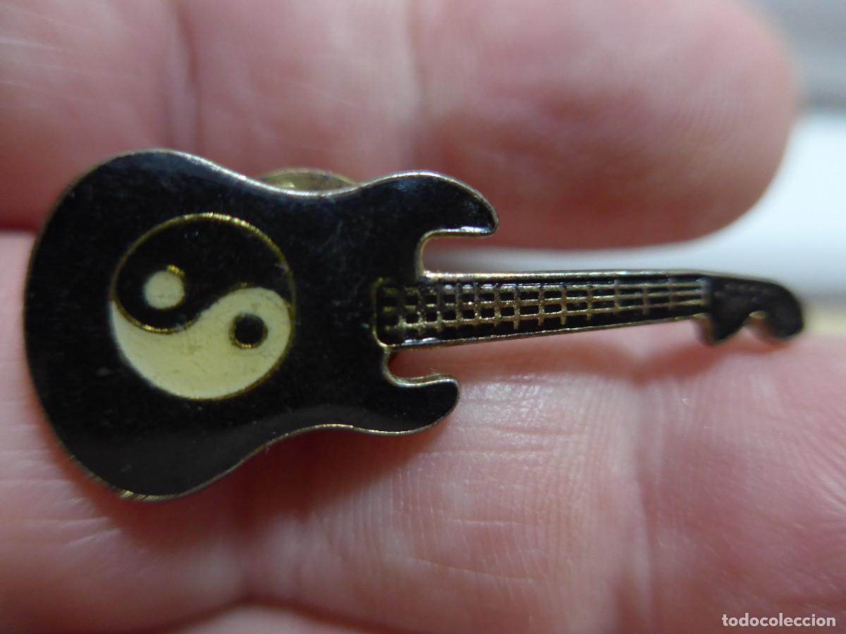 Pins de colecci&oacute;n: PIN GUITARRA ELECTRICA CON SIMBOLO YIN YANG