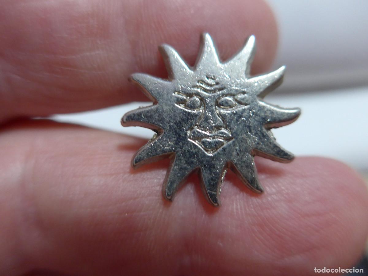Pins de colecci&oacute;n: PIN SOL CON CARA Y RAYOS