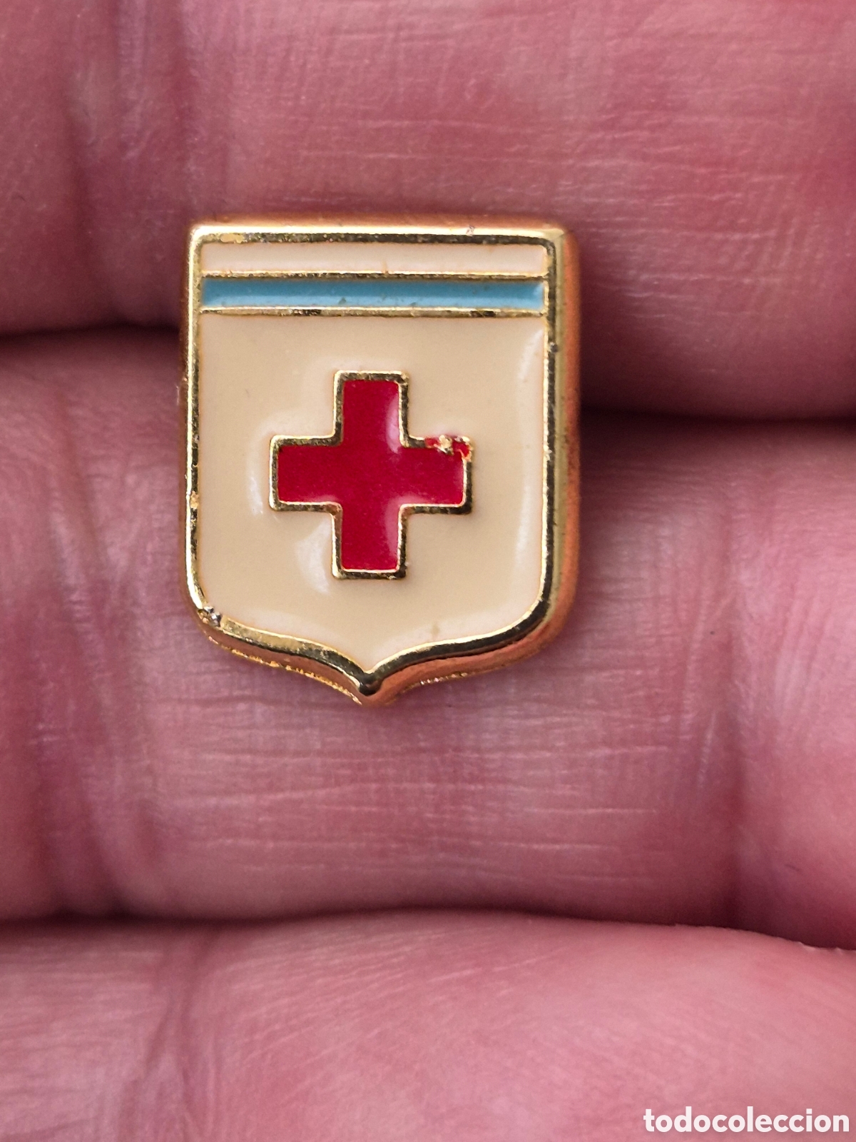 Pins de colecci&oacute;n: Antiguo Pin Cruz Roja Galicia