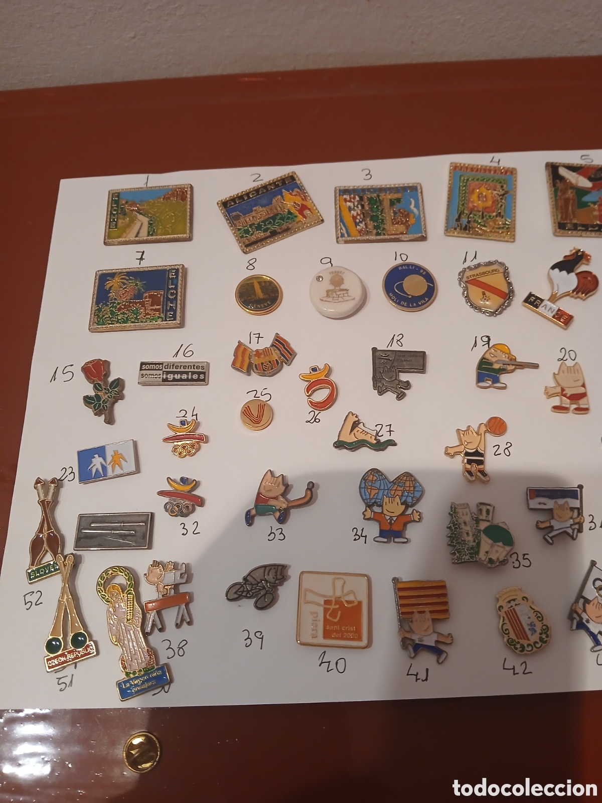 Pins de colecci&oacute;n: Lote de pins variados - Foto 2