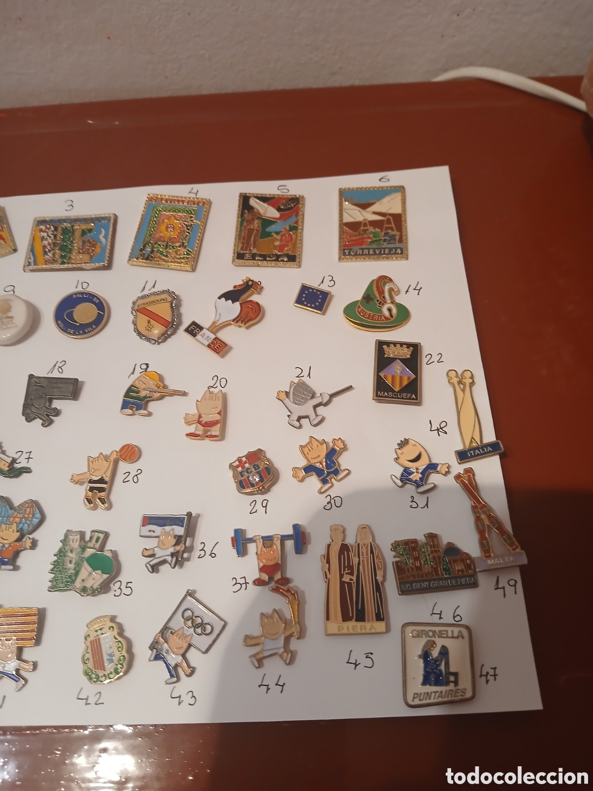 Pins de colecci&oacute;n: Lote de pins variados - Foto 3