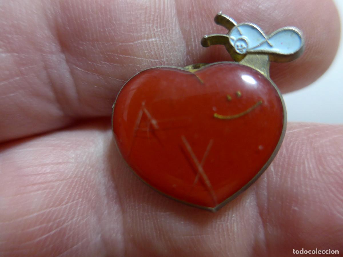 Pins de colecci&oacute;n: PIN CORAZON ROJO CON MARIPOSA
