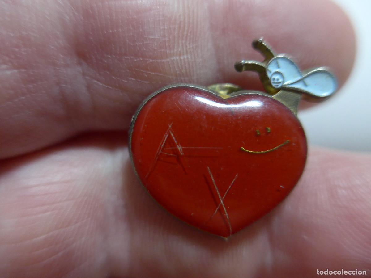 Pins de colecci&oacute;n: PIN CORAZON ROJO CON MARIPOSA - Foto 2
