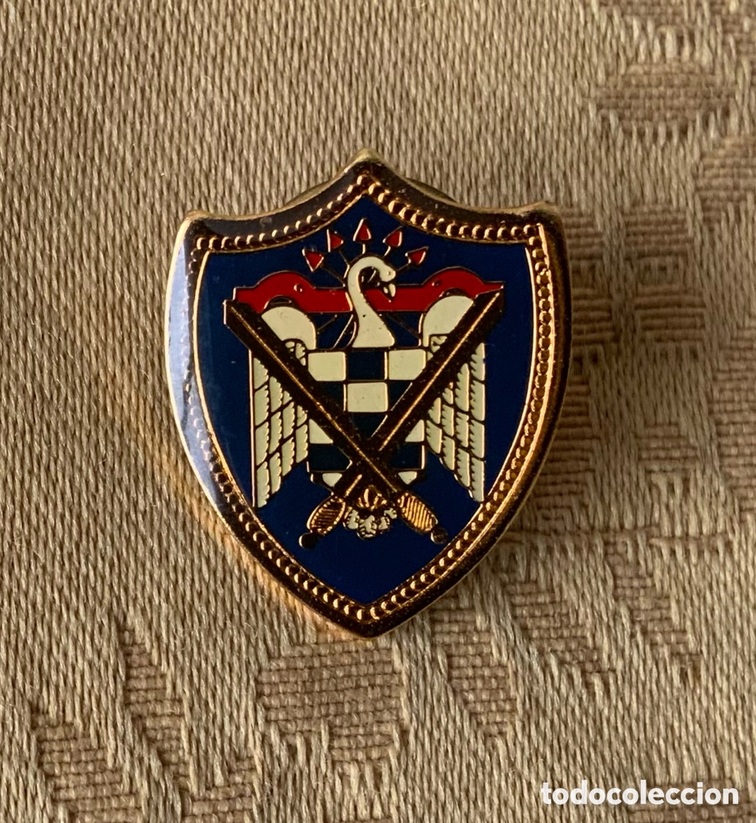 Pins de colecci&oacute;n: ANTIGUO PIN INSIGNIA MILICIAS UNIVERSITARIAS
