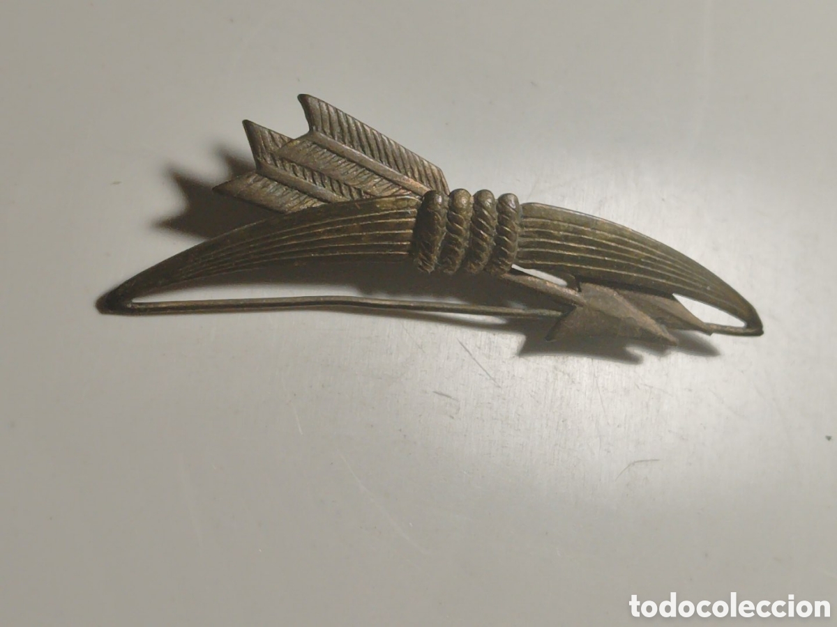 Pins de colecci&oacute;n: Broche vintage arcos y flechas. A&ntilde;os 40. Lat&oacute;n.