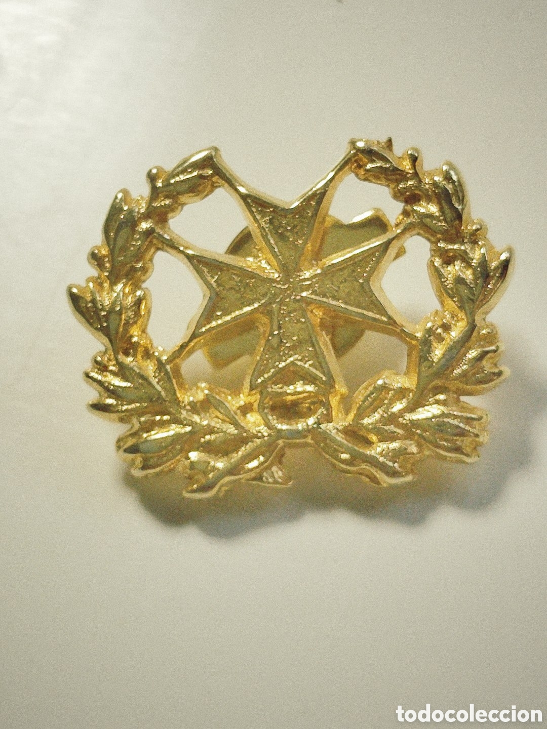Pins de colecci&oacute;n: Emblema met&aacute;lico de sanidad militar. Cruz de Malta