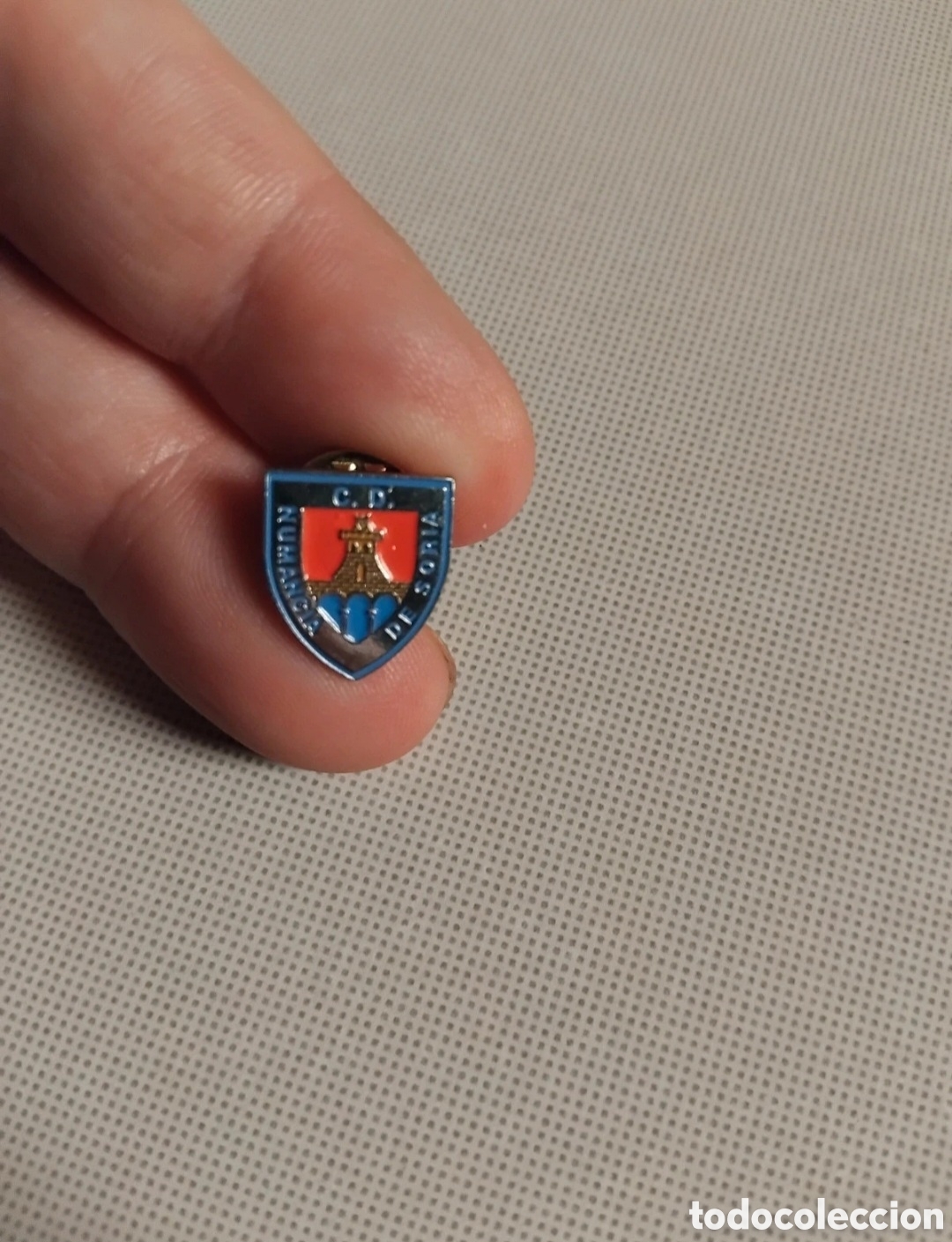 Pins de colecci&oacute;n: Insignia C.D Numancia de Soria - Foto 2