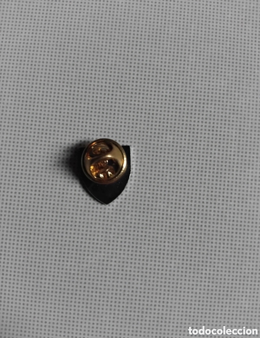 Pins de colecci&oacute;n: Insignia C.D Numancia de Soria - Foto 3