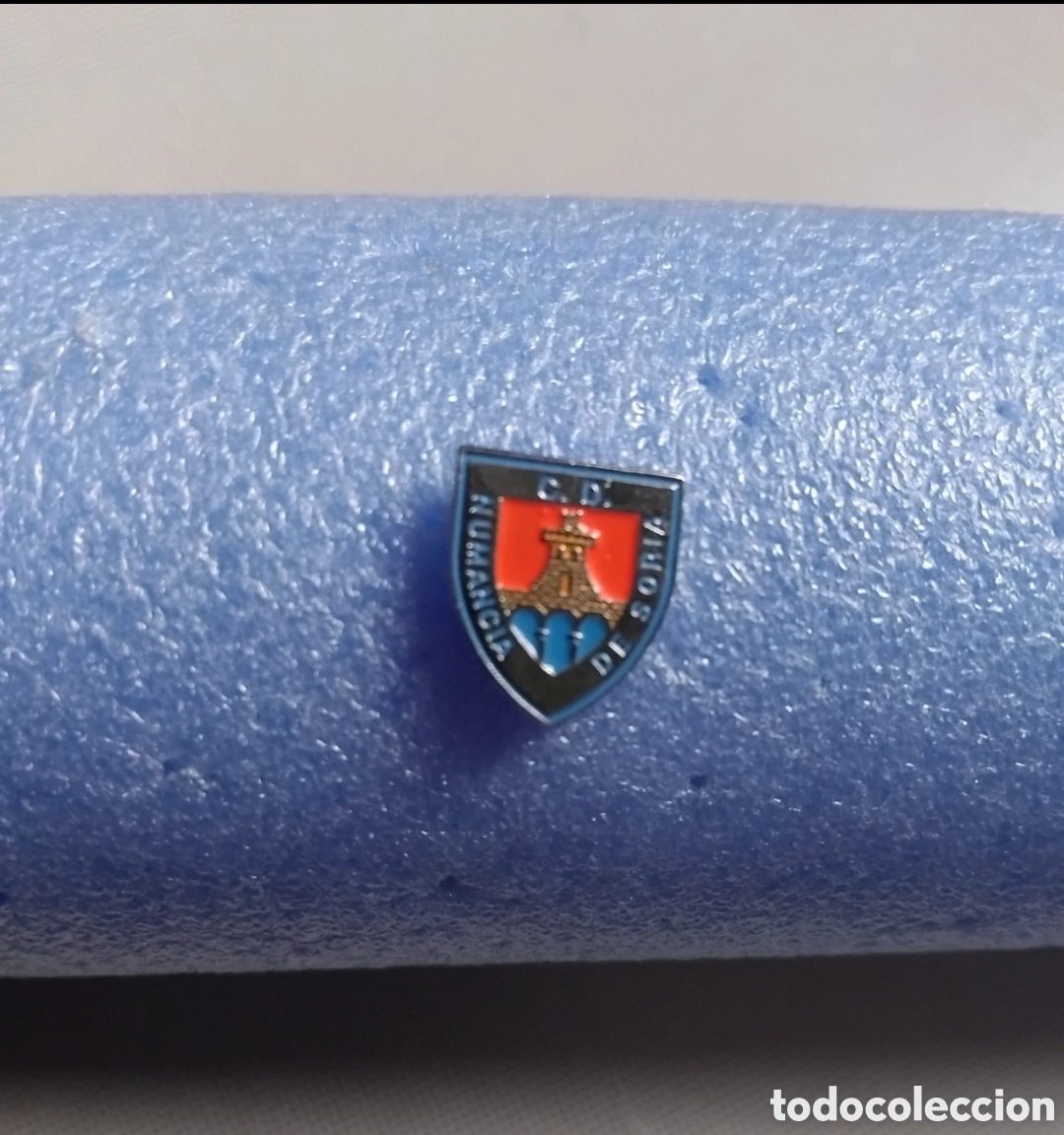 Pins de colecci&oacute;n: Insignia C.D Numancia de Soria