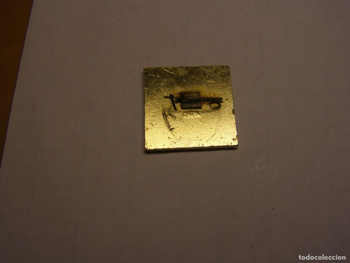 Pins de colecci&oacute;n: Antigua insignia sovi&eacute;tica. - Foto 2