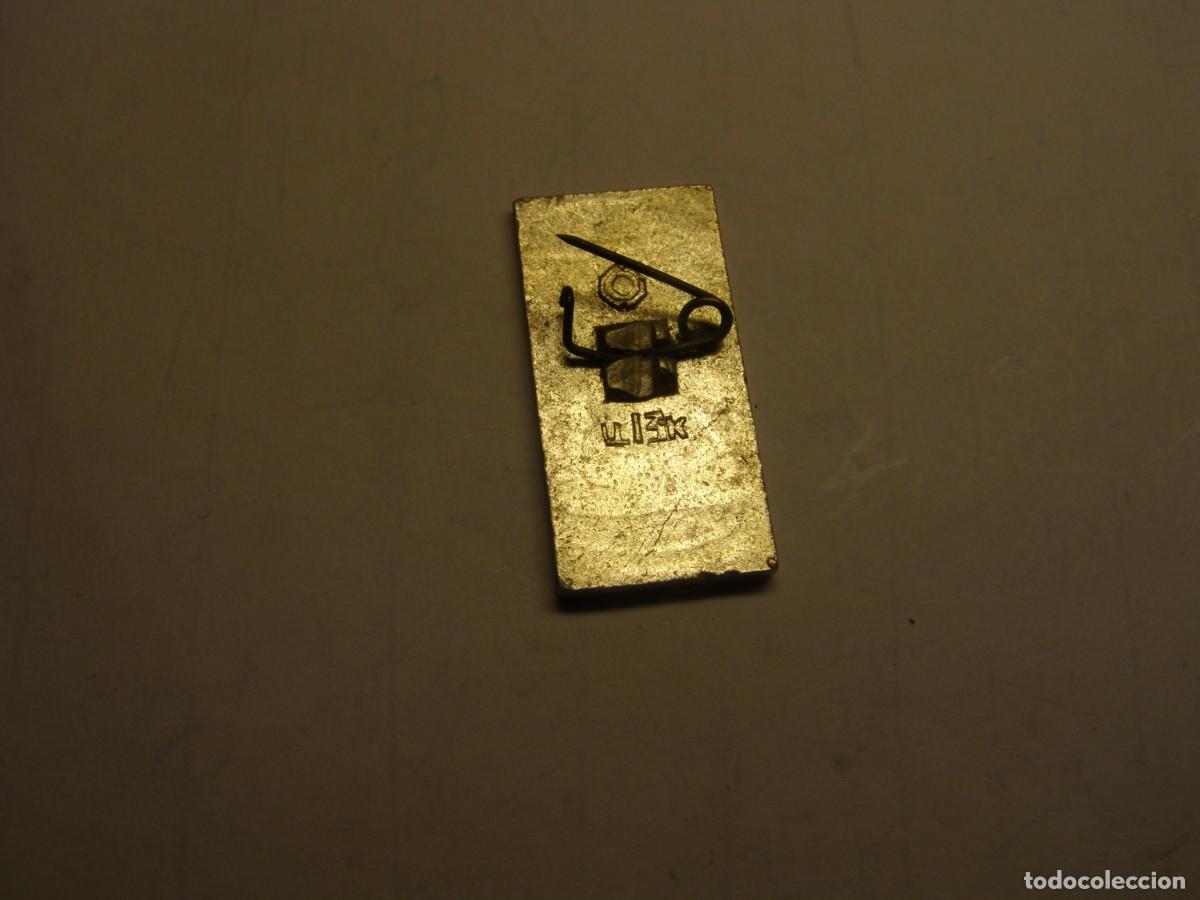 Pins de colecci&oacute;n: Antigua insignia sovi&eacute;tica. - Foto 2