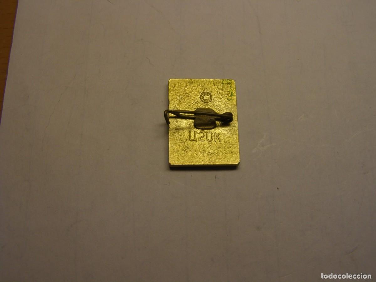 Pins de colecci&oacute;n: Antigua insignia sovi&eacute;tica. - Foto 2