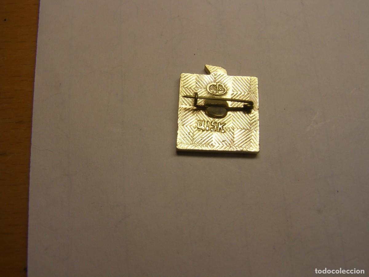 Pins de colecci&oacute;n: Antigua insignia sovi&eacute;tica. - Foto 2