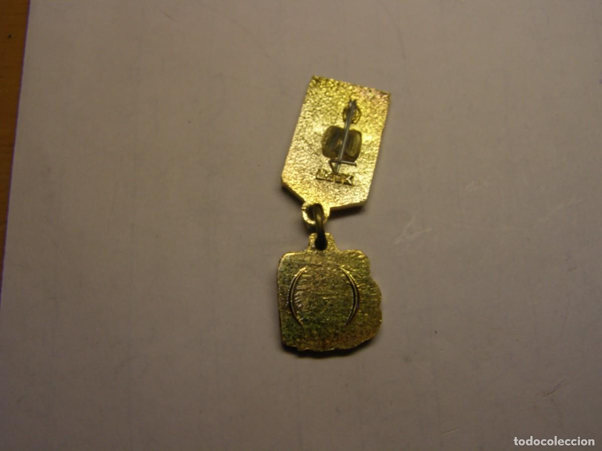 Pins de colecci&oacute;n: Antigua insignia sovi&eacute;tica. - Foto 2