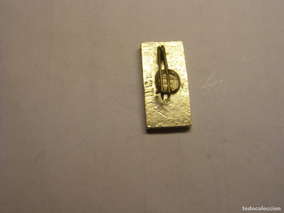 Pins de colecci&oacute;n: Antigua insignia sovi&eacute;tica. - Foto 2