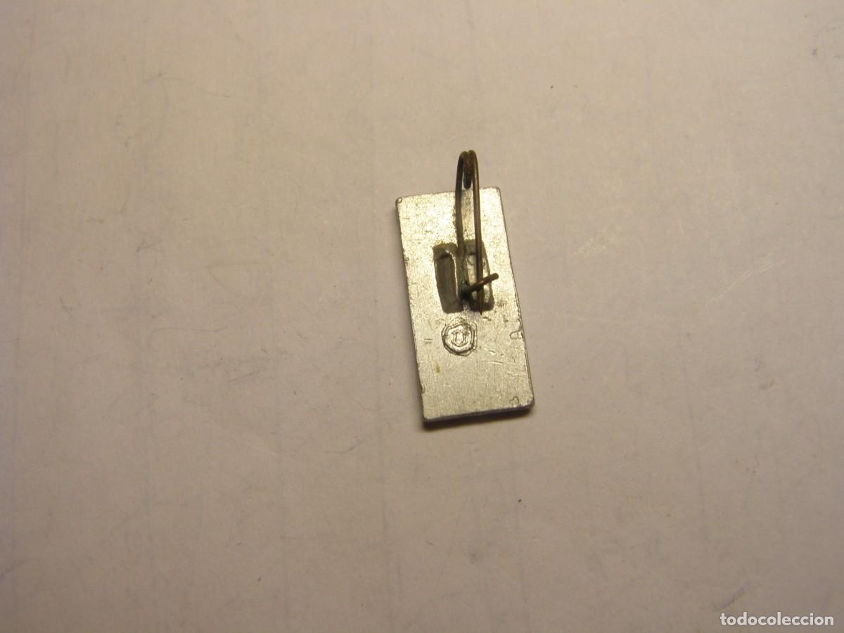 Pins de colecci&oacute;n: Antigua insignia sovi&eacute;tica. - Foto 2