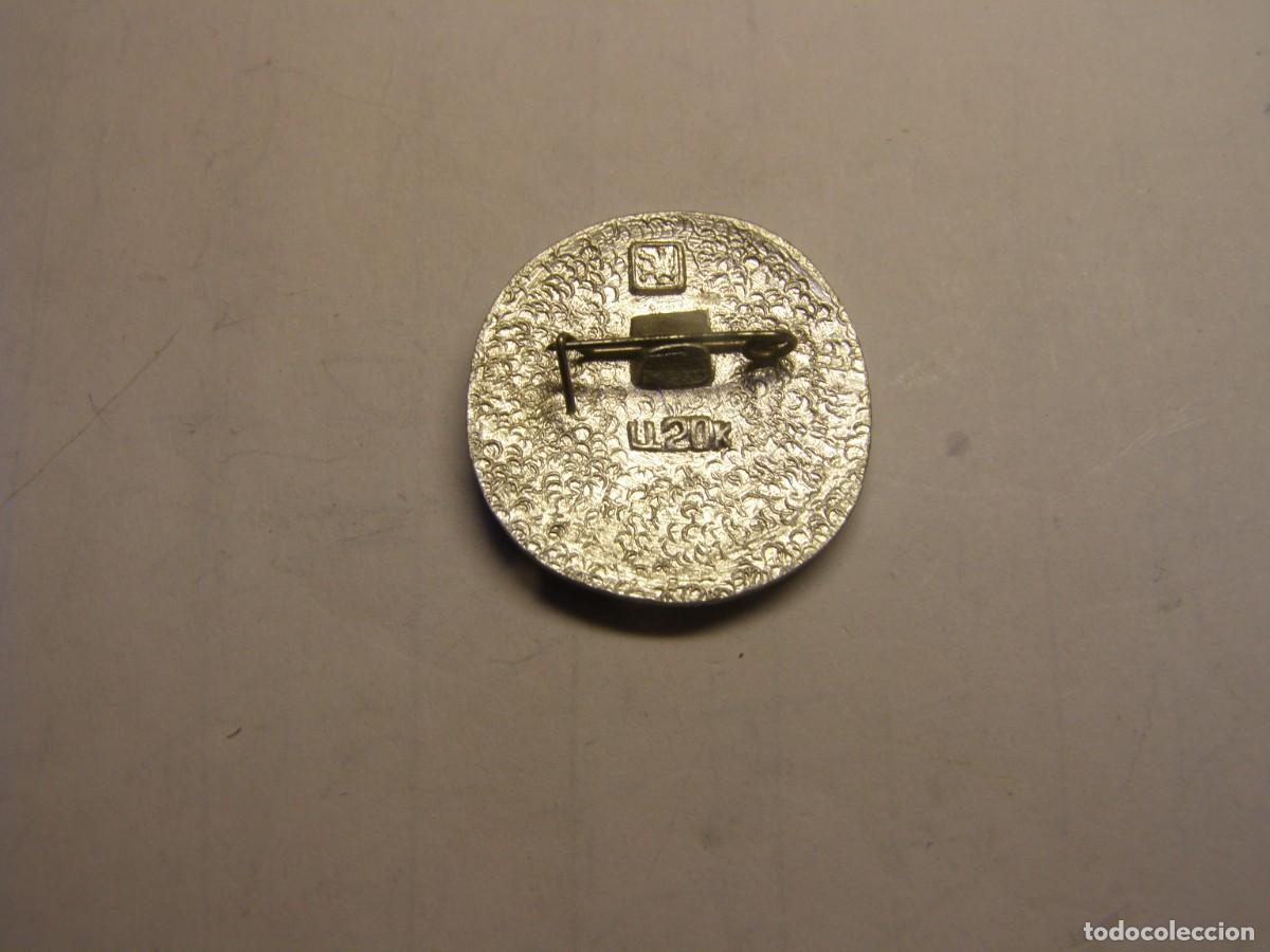 Pins de colecci&oacute;n: Antigua insignia sovi&eacute;tica. - Foto 2