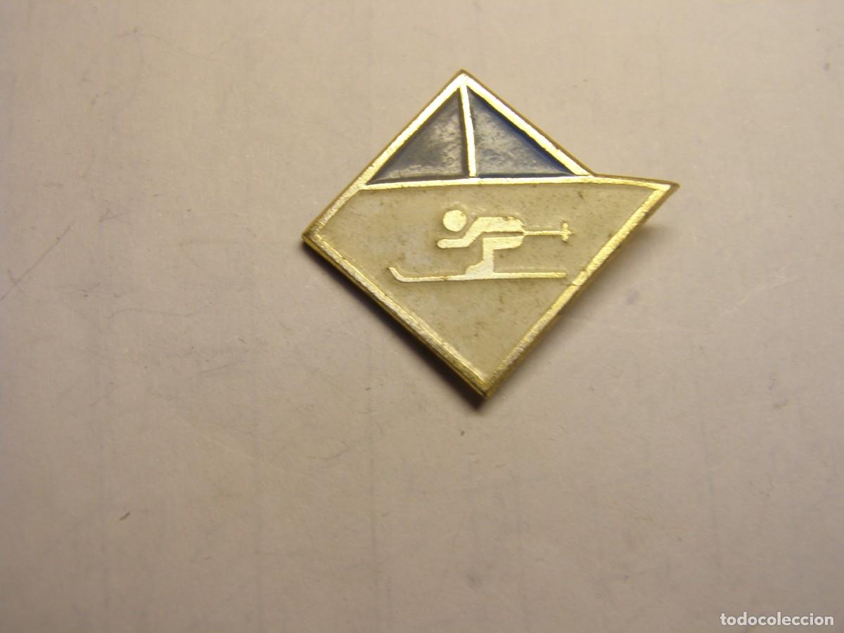 Pins de colecci&oacute;n: Antigua insignia sovi&eacute;tica. Deporte.