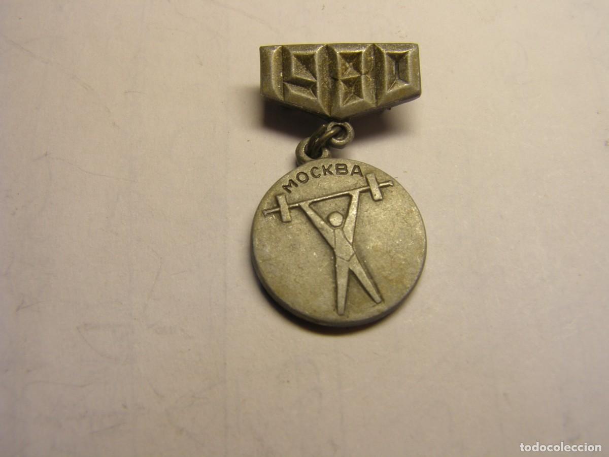 Pins de colecci&oacute;n: Antigua insignia sovi&eacute;tica. Deporte. Olimpiadas de Mosc&uacute;.