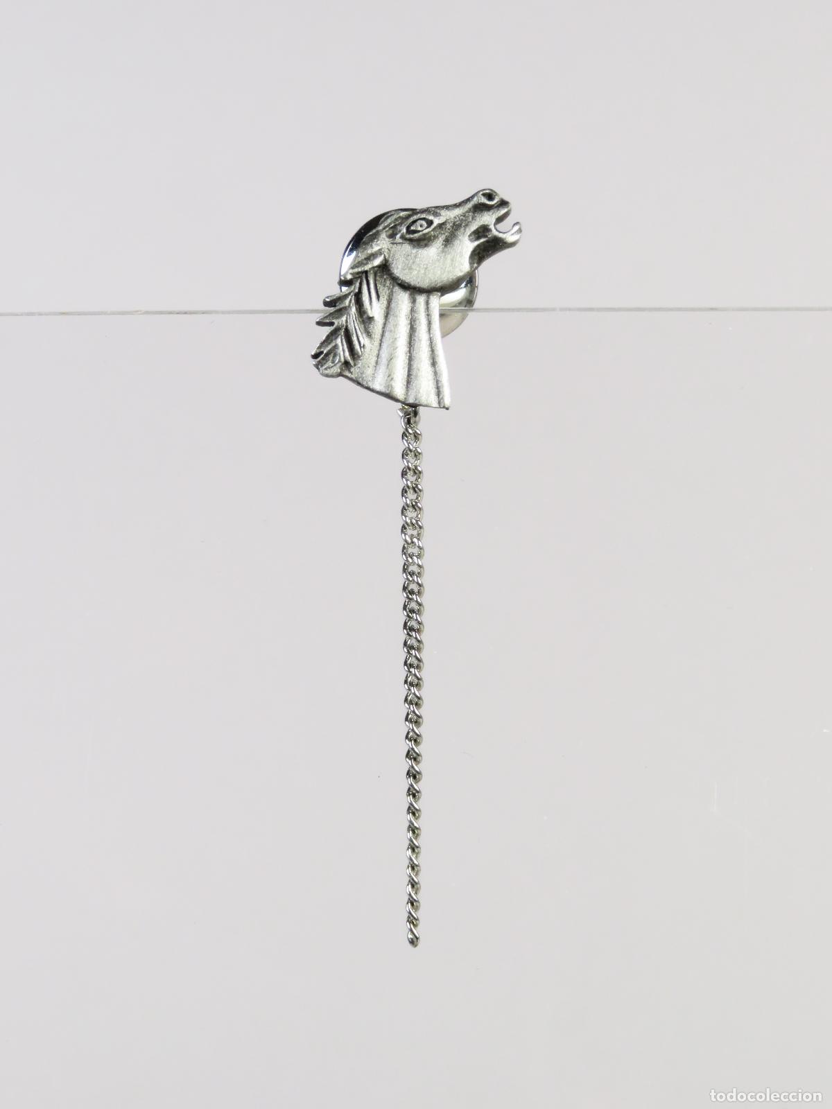 Pins de colecci&oacute;n: Pin cabeza caballo metal plateado segunda mitad S XX