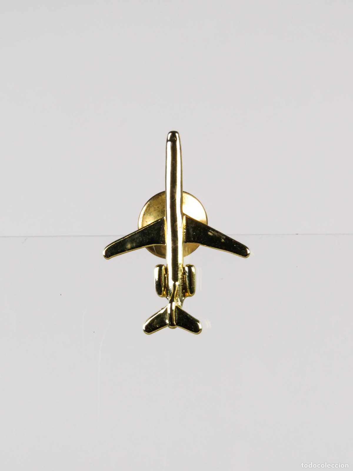 Pins de colecci&oacute;n: Pin avi&oacute;n Caravelle metal dorado segunda mitad S XX