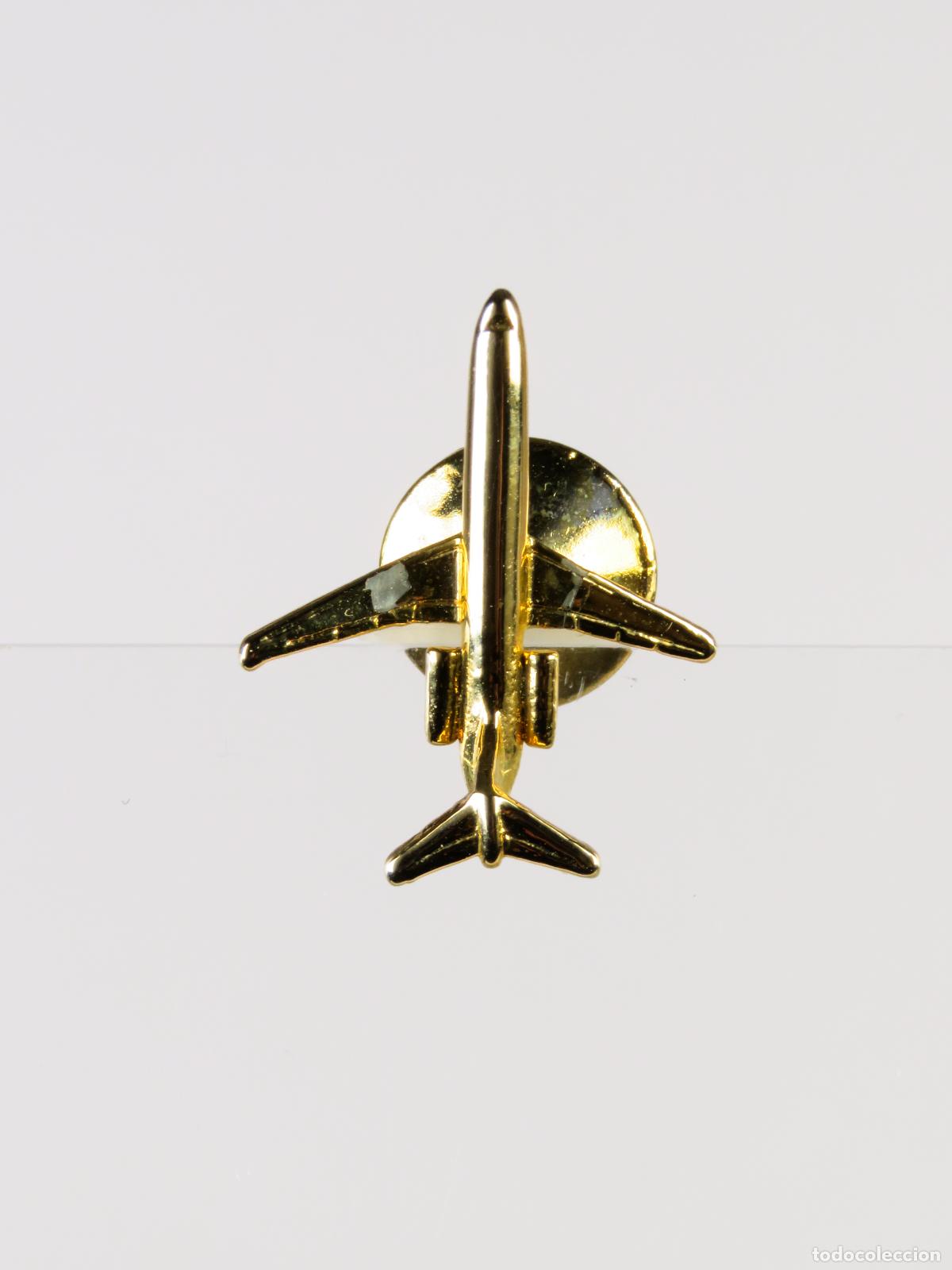 Pins de colecci&oacute;n: Pin avi&oacute;n metal dorado esmaltado segunda mitad S XX