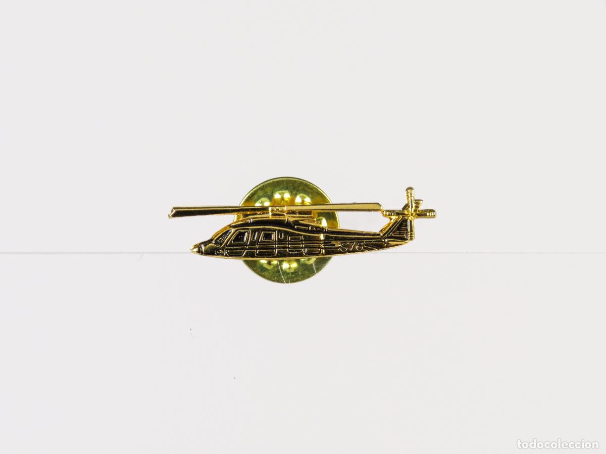Pins de colecci&oacute;n: Pin helic&oacute;ptero S76 Sikorsky metal dorado segunda mitad S XX